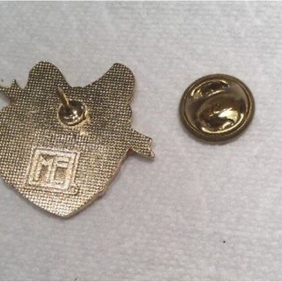 Mary Engelbreit Vintage Heart Ribbon Metal Enamel Lapel Pin - Picture 4 of 6